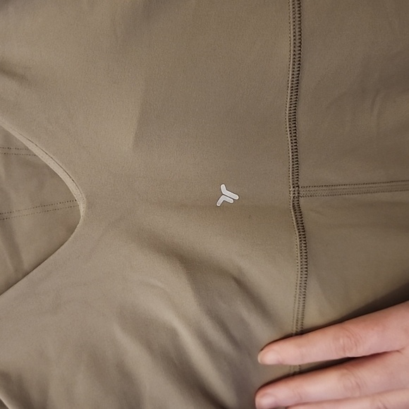 Old Navy PowerLite Lycra ADAPTIV Bodysuit 6-inch inseam - Birch Leaf - Picture 11 of 14